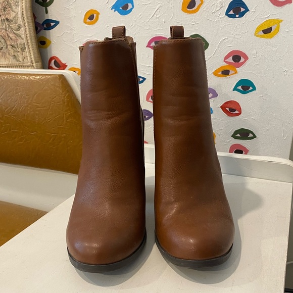 Little brown thick healed booties - Picture 2 of 5